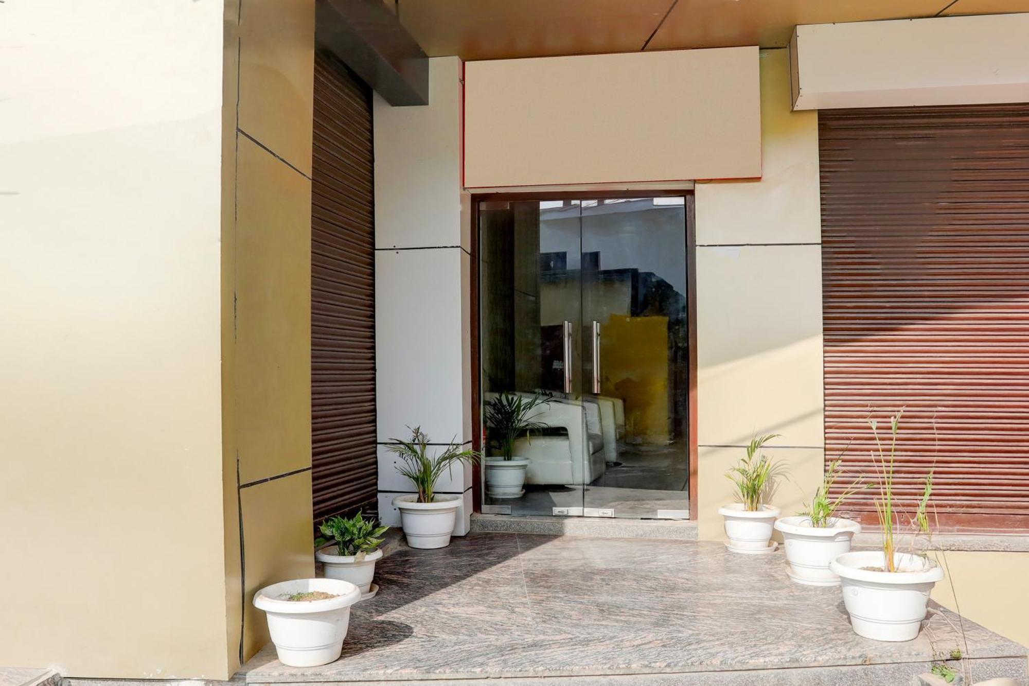 Super Hotel O Sankat Mochan Gandhi Nagar Kakarmatha Exterior photo